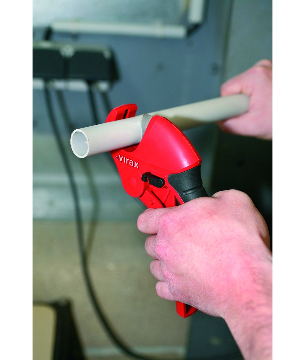 Coupe tube pour tubes en plastique jusqu'à 32 mm - virax